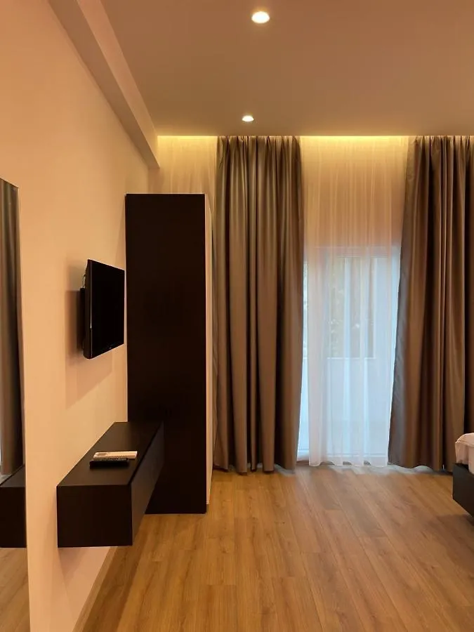 Ladi Rooms Tirana 4*,